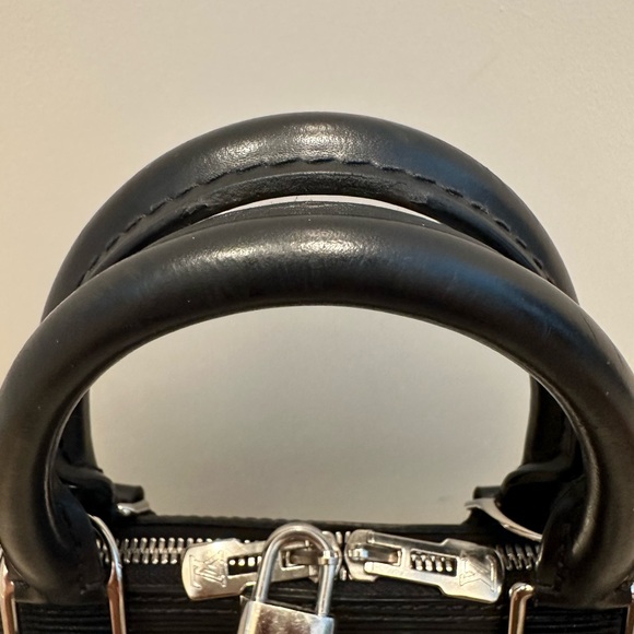 Louis Vuitton Alma PM - Picture 5 of 15